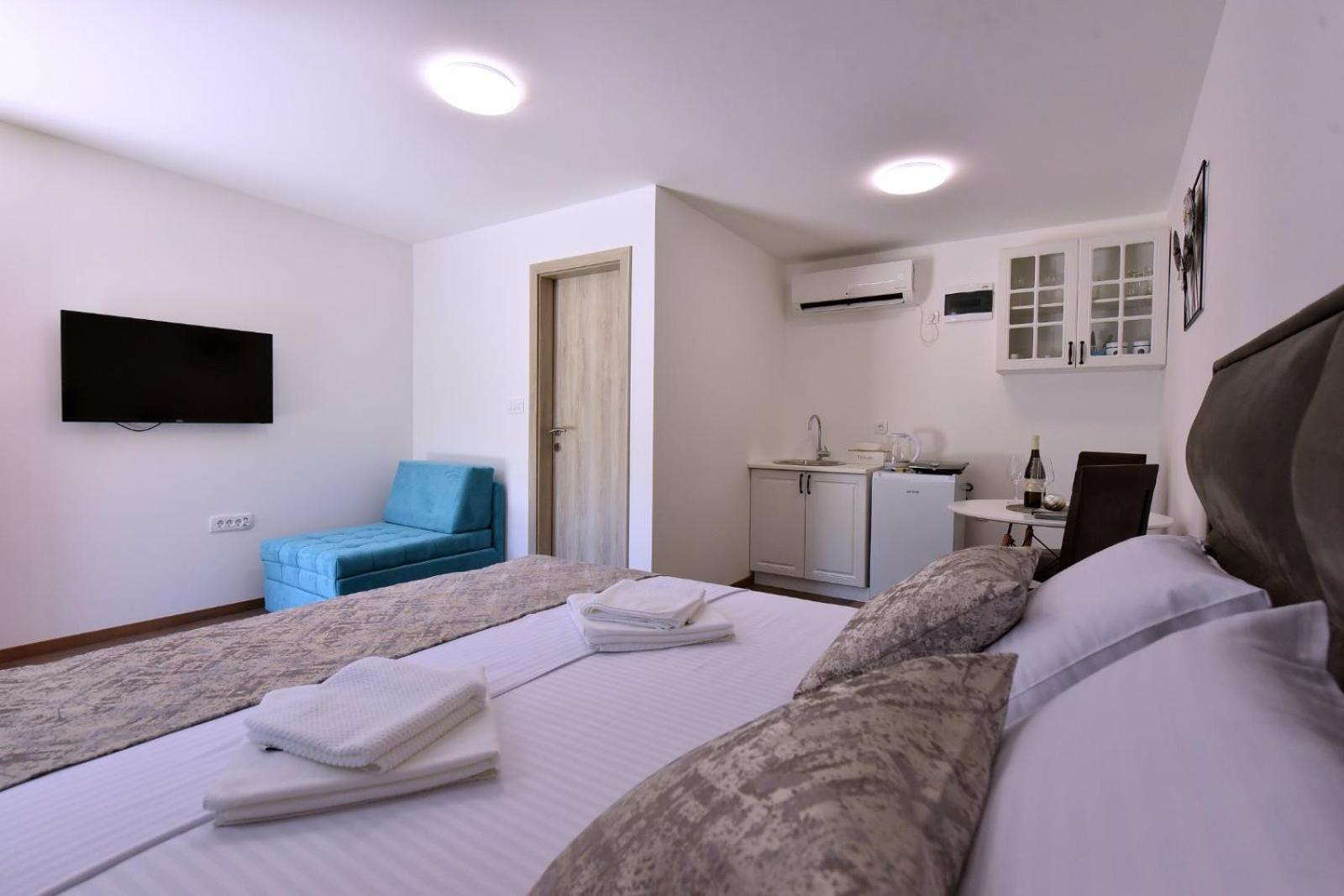 Airport Apartments Tri Hrasta Podgorica Eksteriør billede
