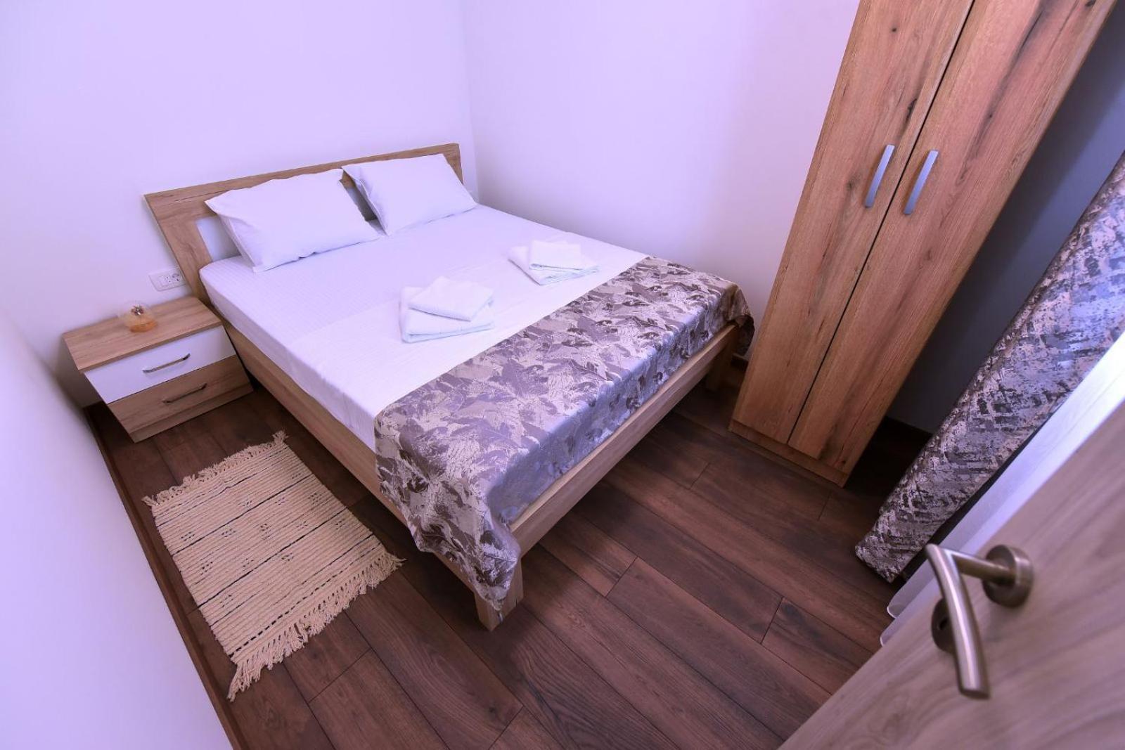 Airport Apartments Tri Hrasta Podgorica Eksteriør billede